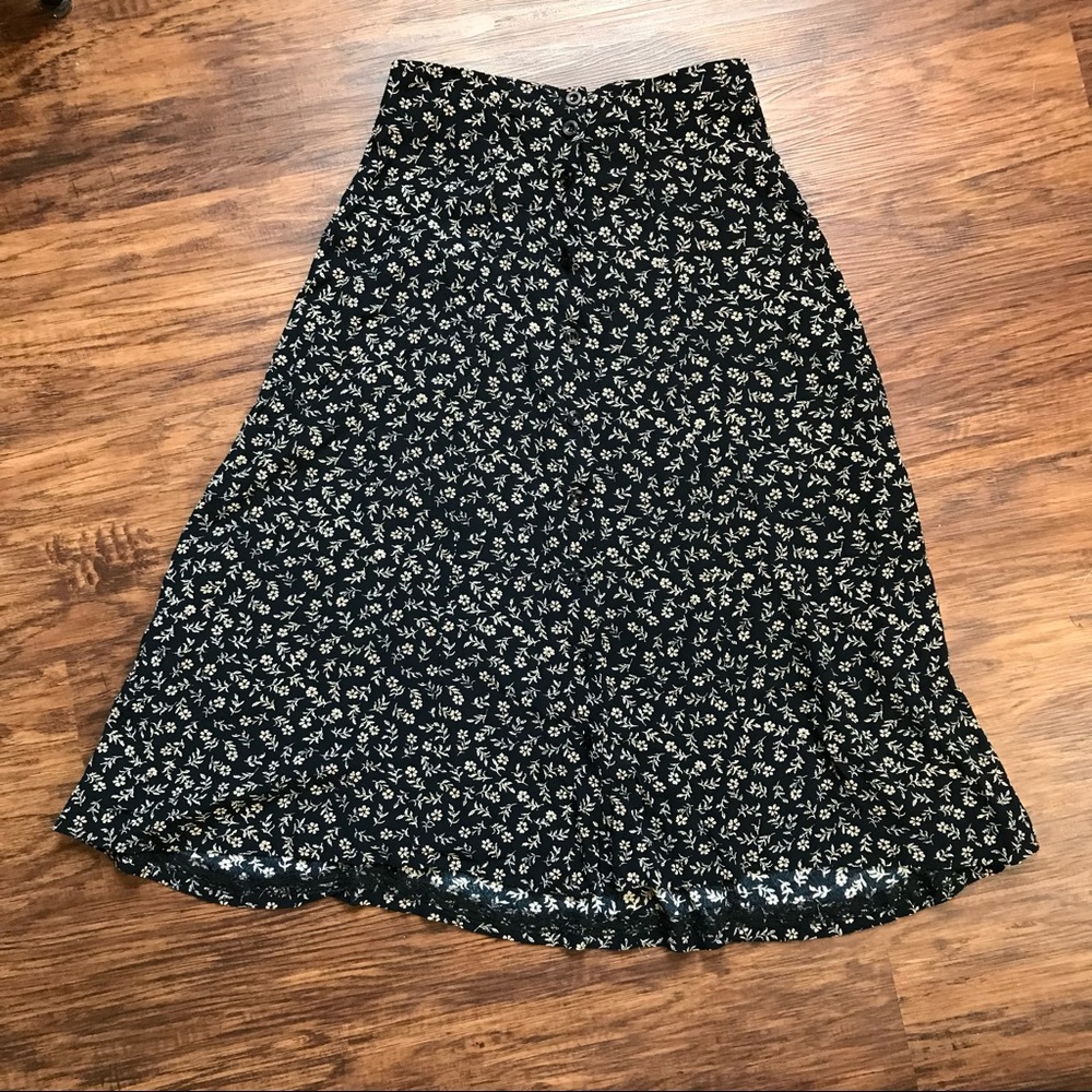 Classic ‘90s Black Floral Skirt